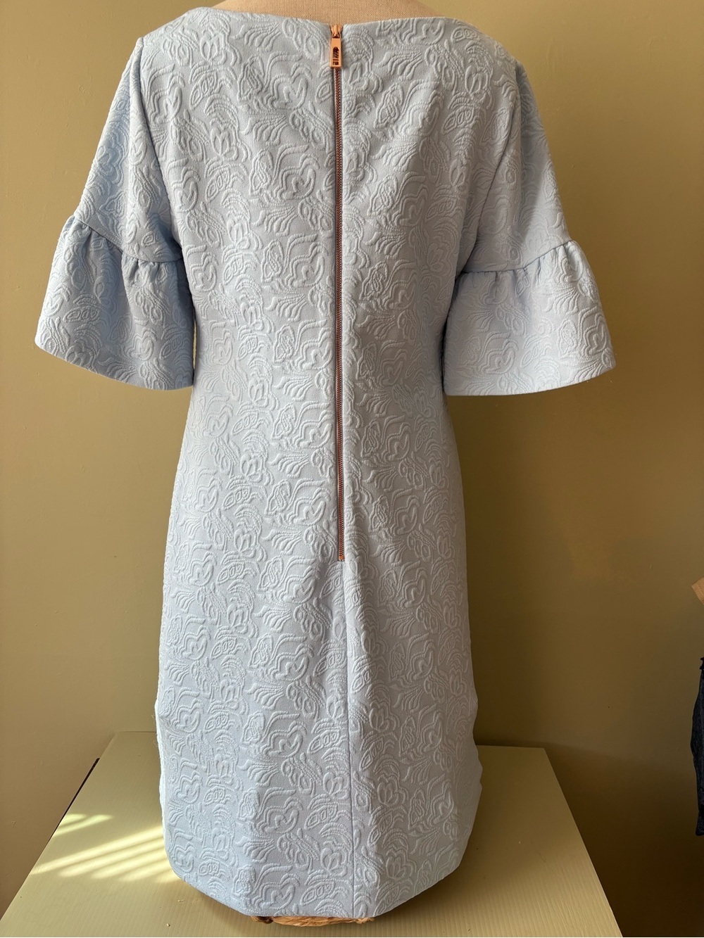 Ivanka Trump Pale Blue Textured Dress with Flutter Sleeves 8 Fairy. Old money - Picture 6 of 11